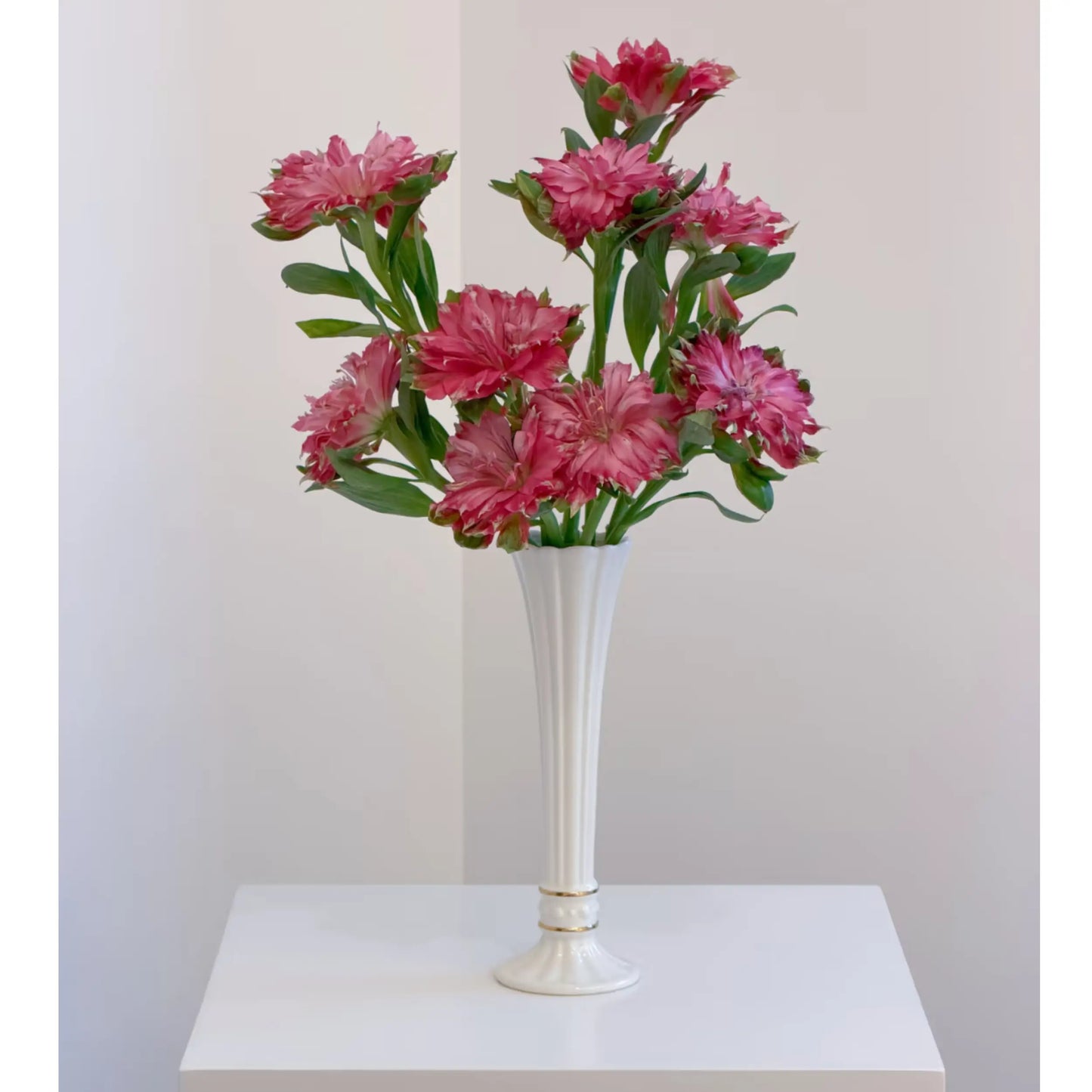Ivory Fluted Ceramic Vase – Slim Vintage-Inspired Flower Vase
