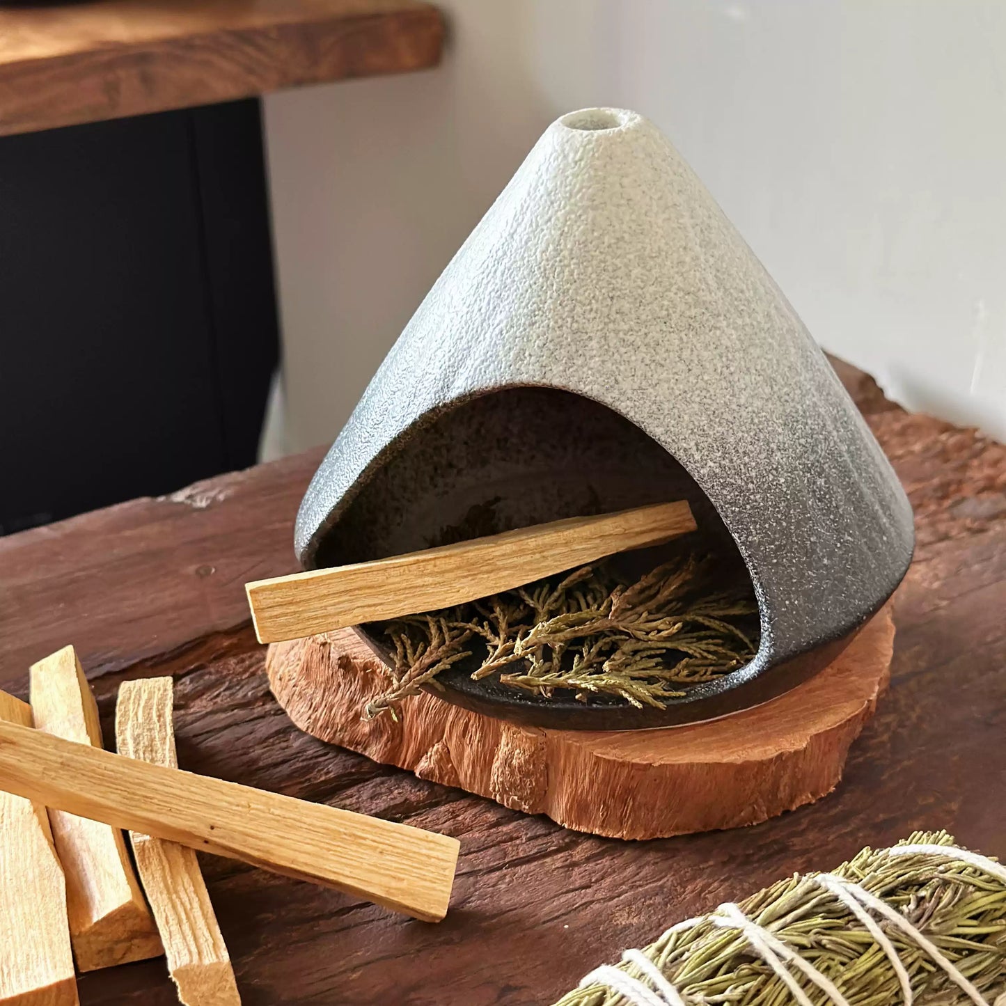 Handmade Gradient Ceramic Incense Burner – Mountain Fireplace Design